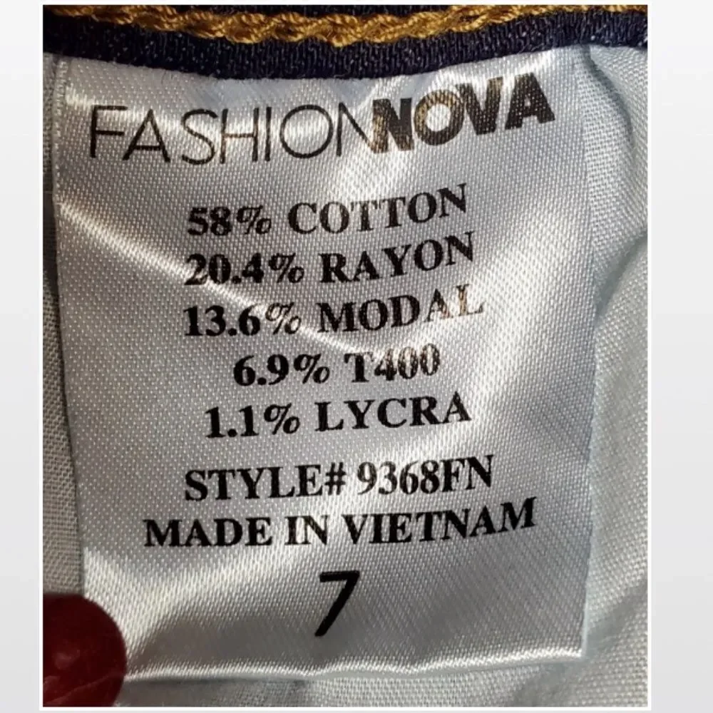 Fashion Nova Size 7 Mid Rise Skinny Blue Jeans